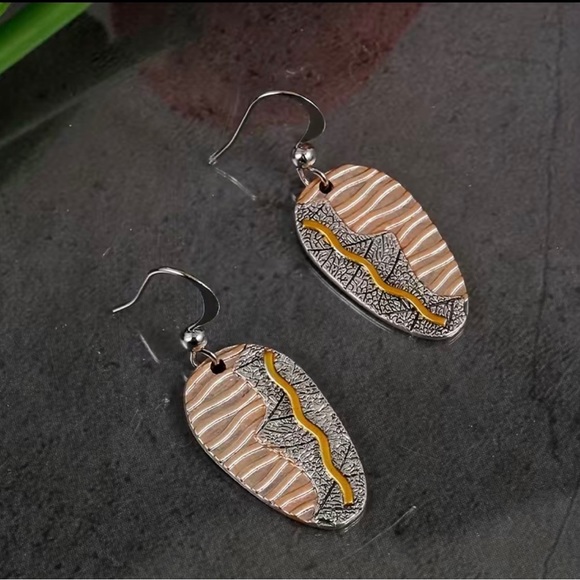 Mixed metals earrings - Picture 3 of 7